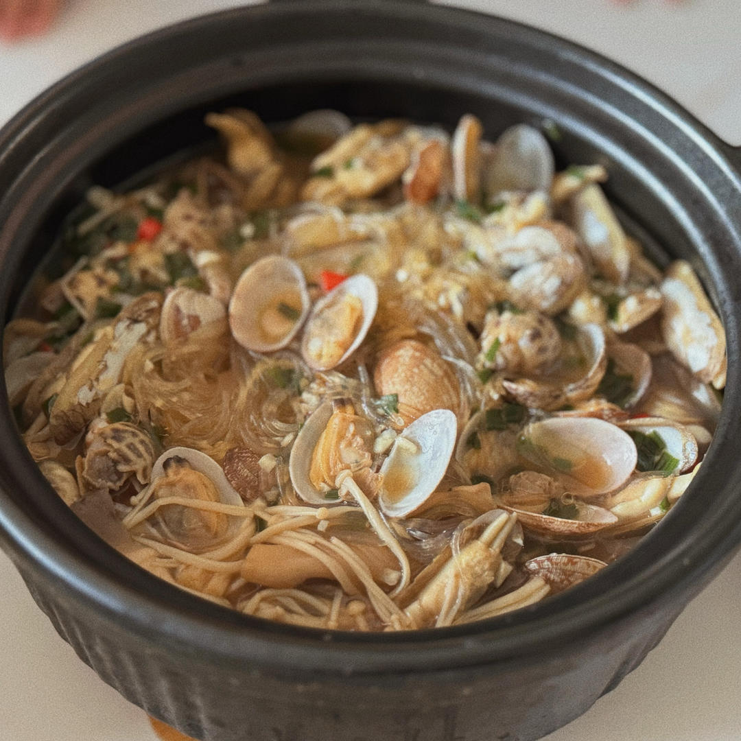 火爆大排档的蒜蓉花甲蛏子粉丝煲，鲜香美味又下饭