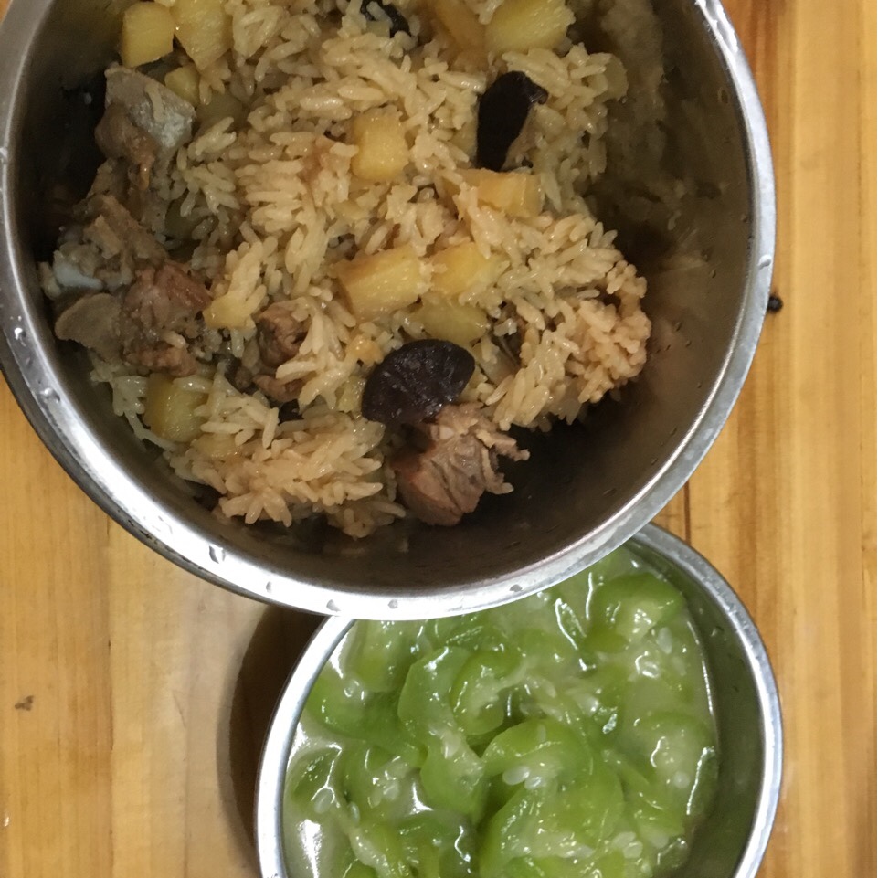 喷香排骨焖饭（爆好吃）