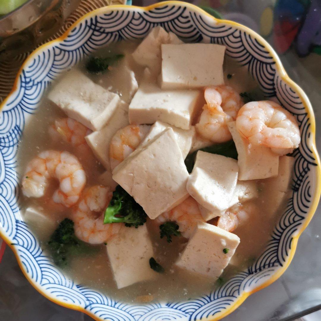西兰花虾仁豆腐汤