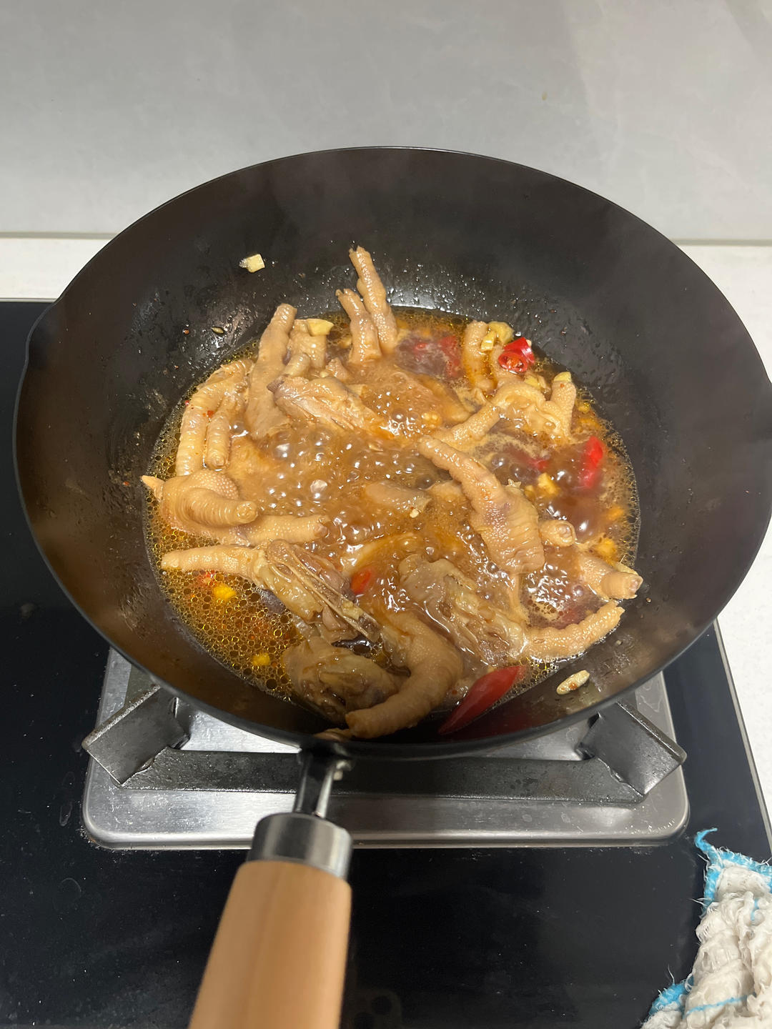 江西特色辣鸡爪，香辣软糯，满满的家乡味道