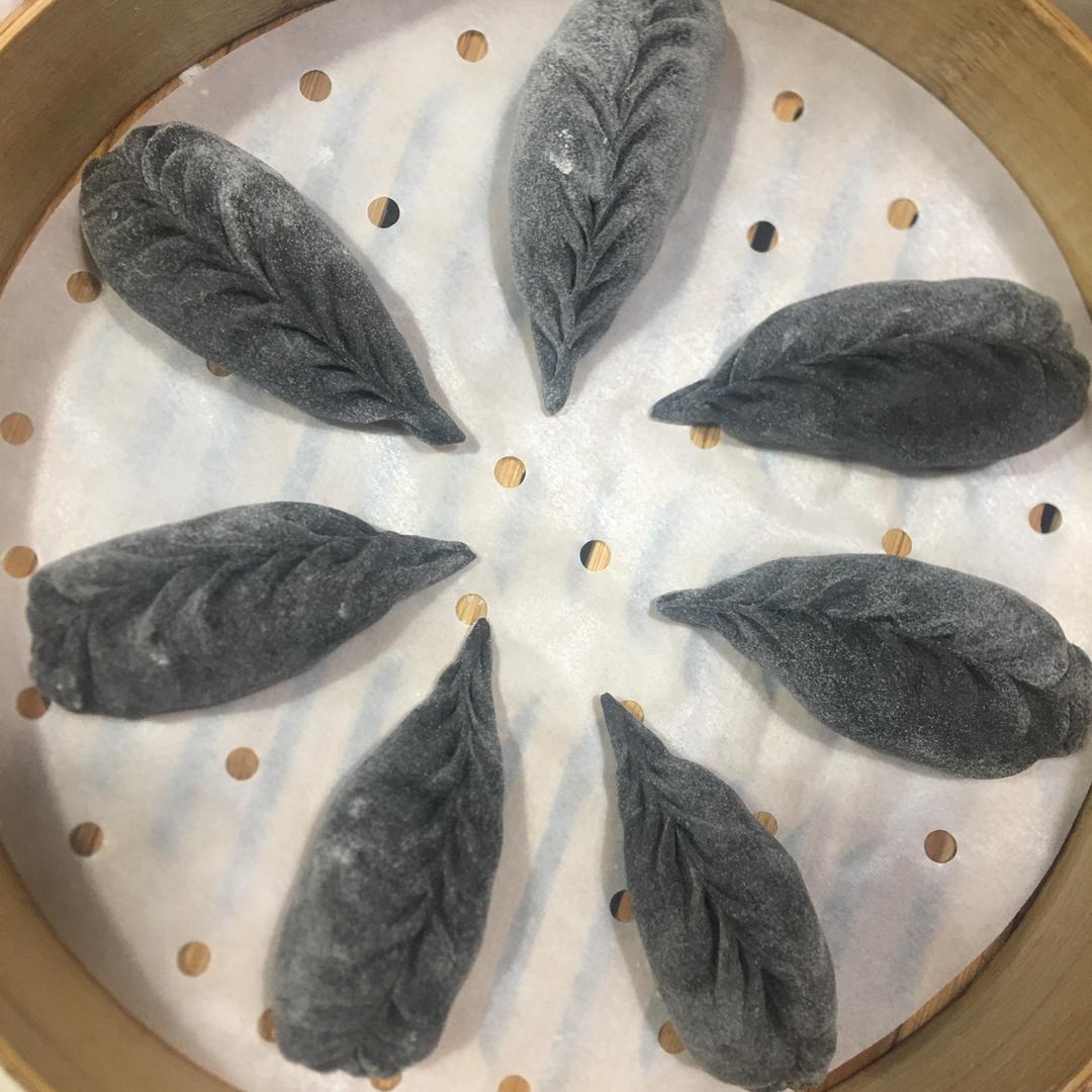 青岛特色：墨鱼饺子