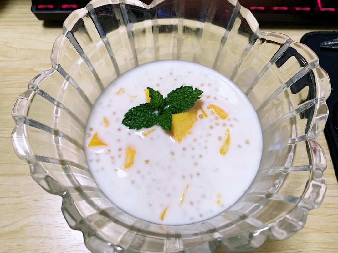 芒果椰汁西米露 | 夏日清凉解暑 无需烤箱