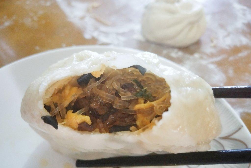 松软的素馅包子
