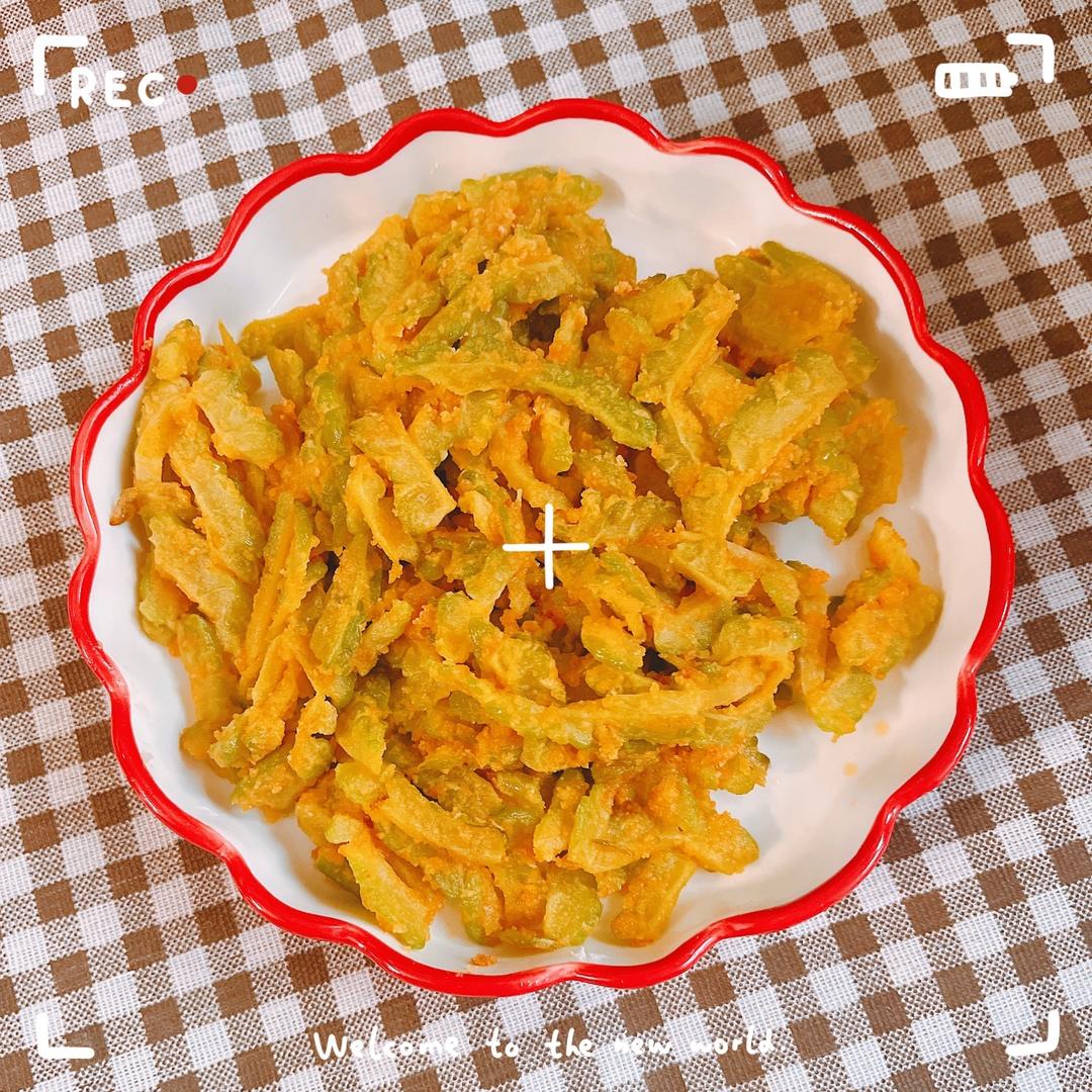 「菜」咸蛋黄炒凉瓜的做法