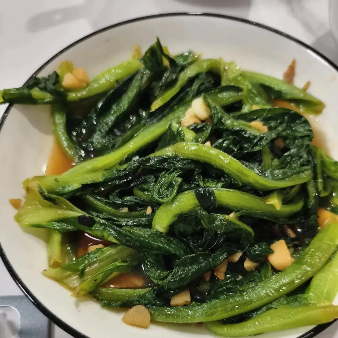 蒜蓉耗油清炒油麦菜，减脂快手菜，宝宝超爱，傻瓜步骤，屡试不爽，好吃且下饭，鲜香爽口！！