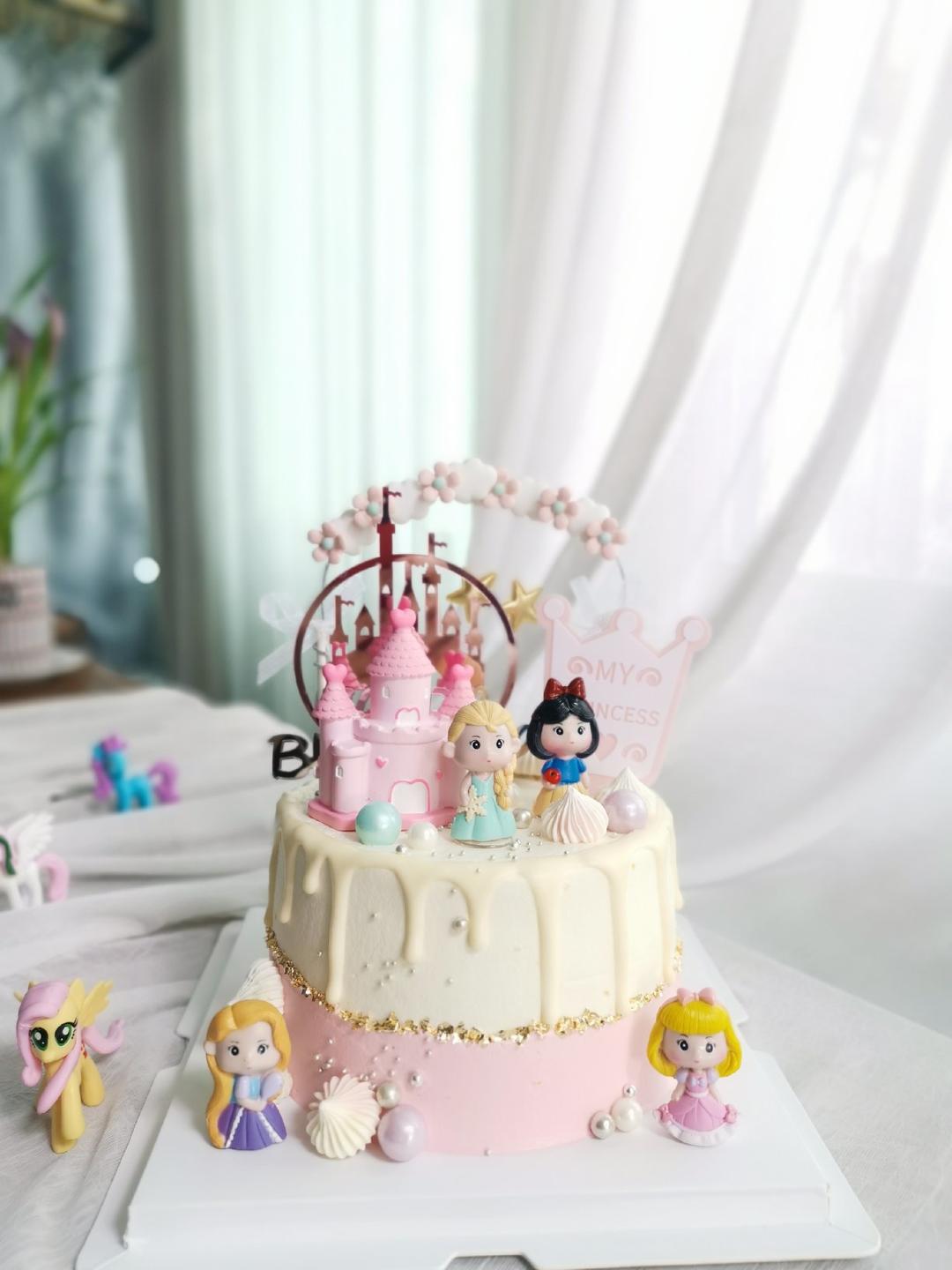 磕蛋糕的日子里……