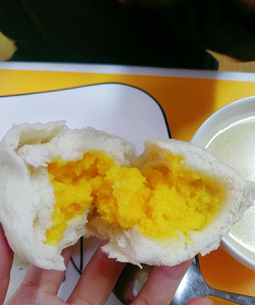 松软香甜的奶黄包，很快就可以搞定。