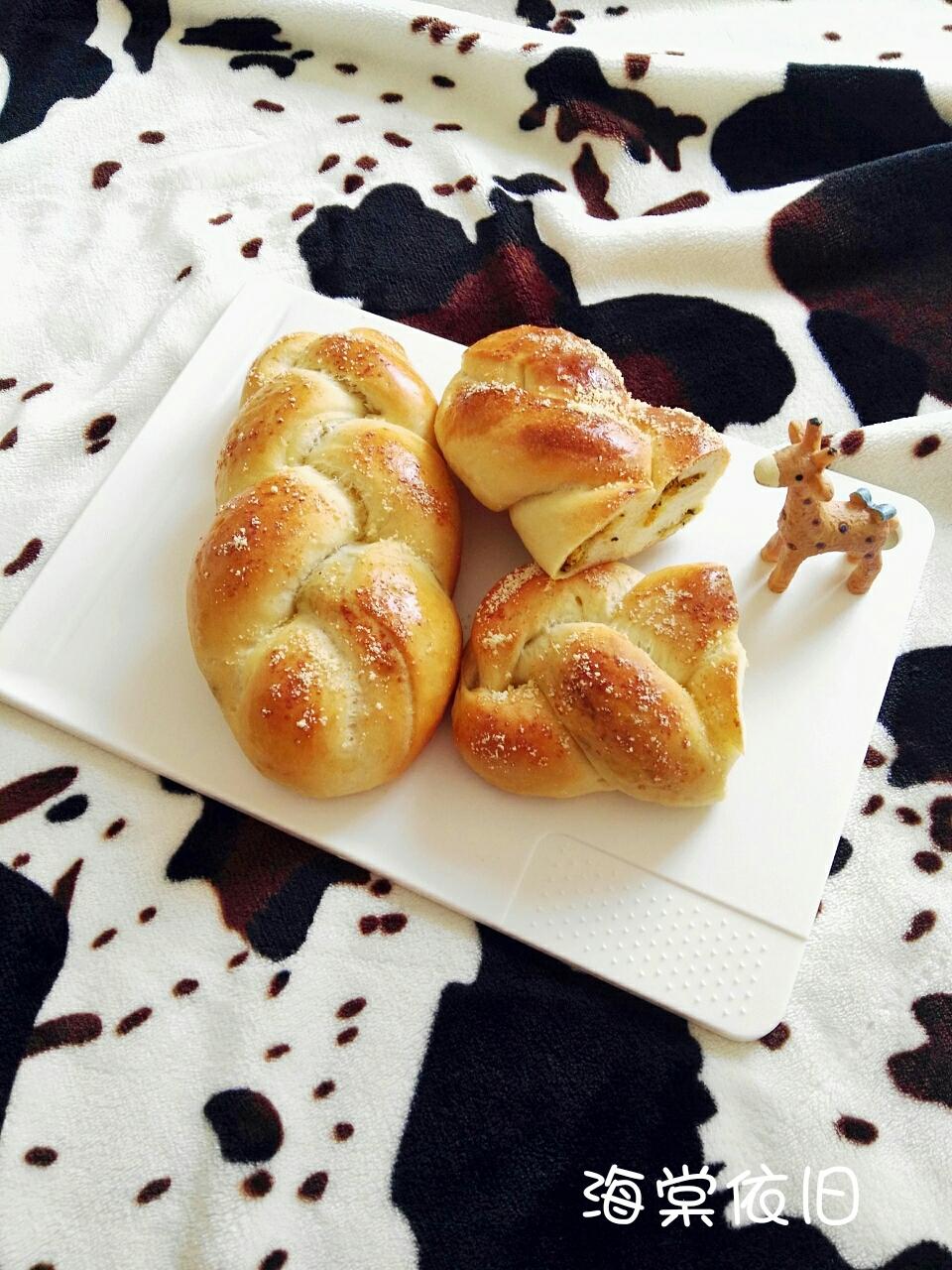 芝士肉松辫子包的做法