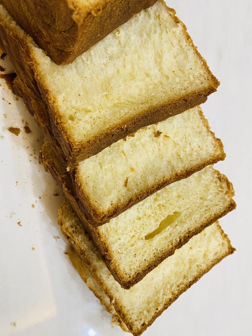 吐司方包，女儿说和来自台湾的爸爸糖一样好看好吃。零失败（是指我个人制作没有失败过）。