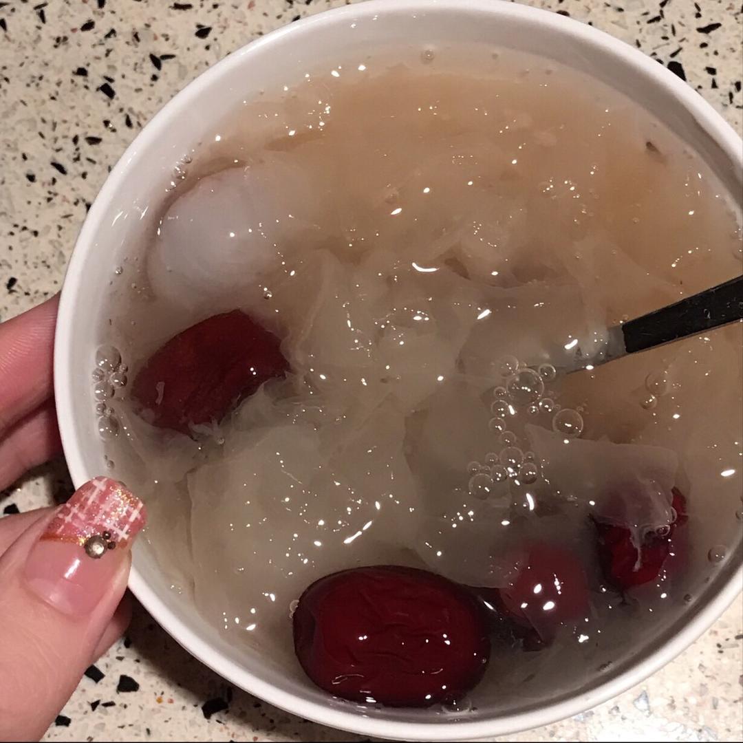 红枣银耳莲子羹