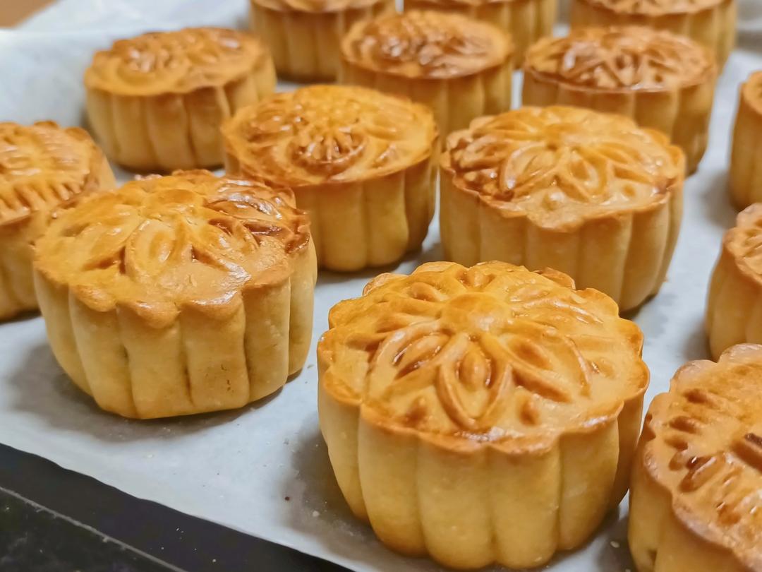 广式月饼—蛋黄莲蓉月饼