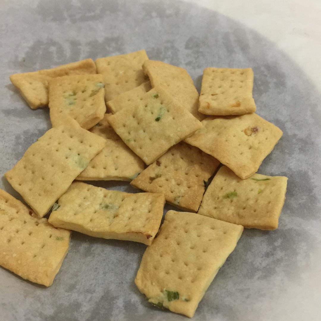 零经验也不怕：葱香苏打饼，据说好吃到六亲不认