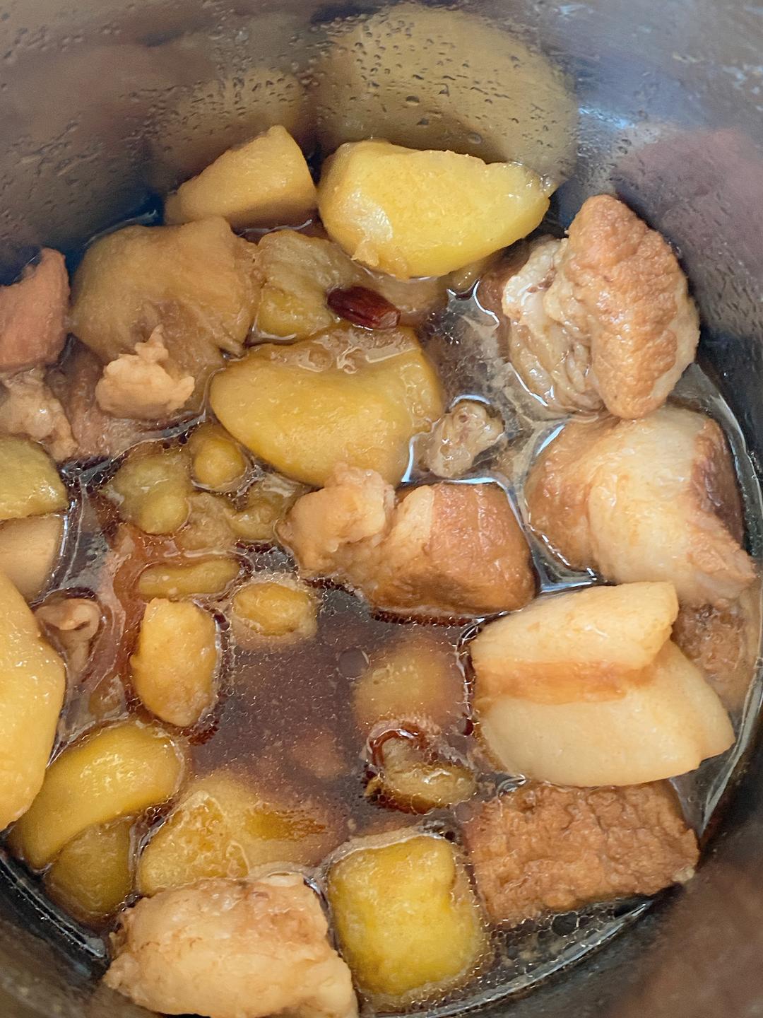 小美 红烧肉土豆