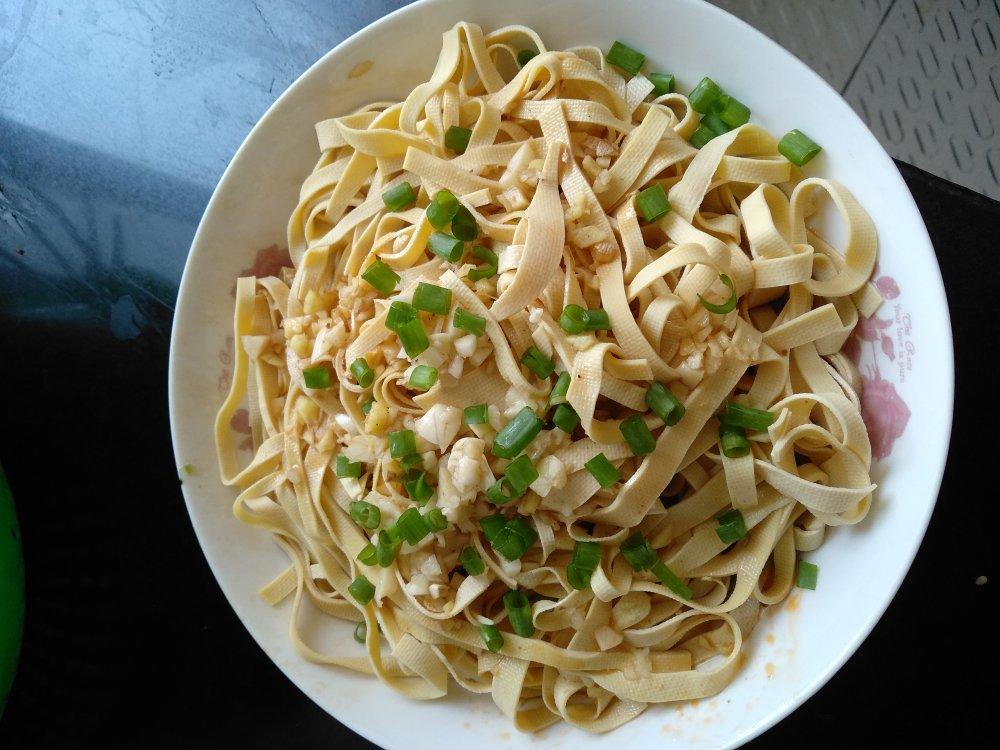 凉拌豆腐皮