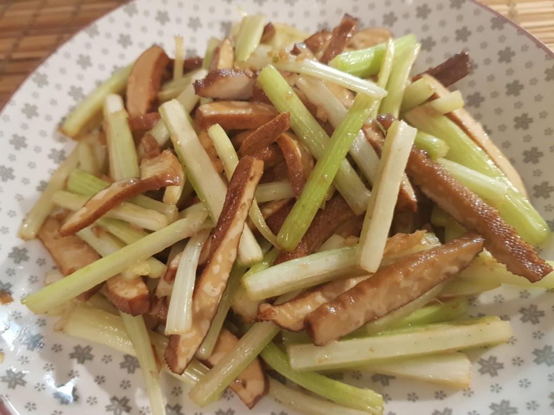 芹菜炒香干