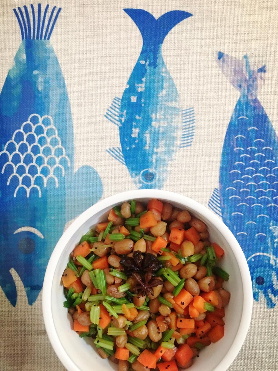 凉拌芹菜花生米胡萝卜