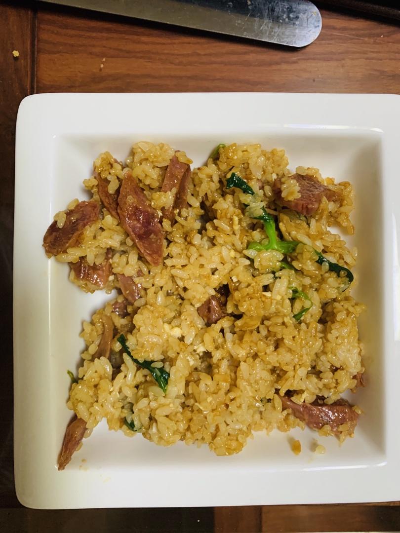 广式腊味煲仔饭