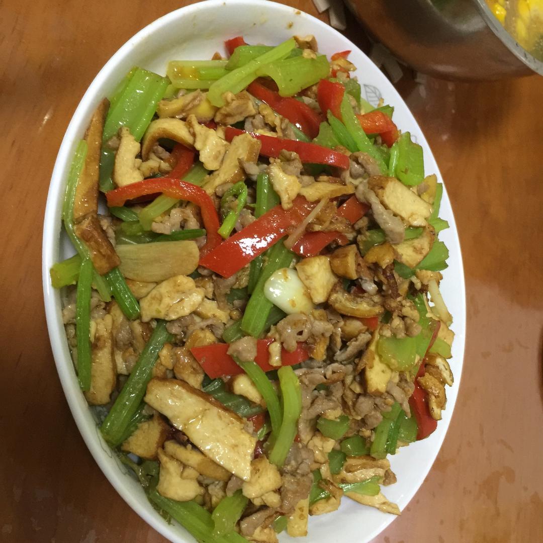 芹菜牛肉炒香干