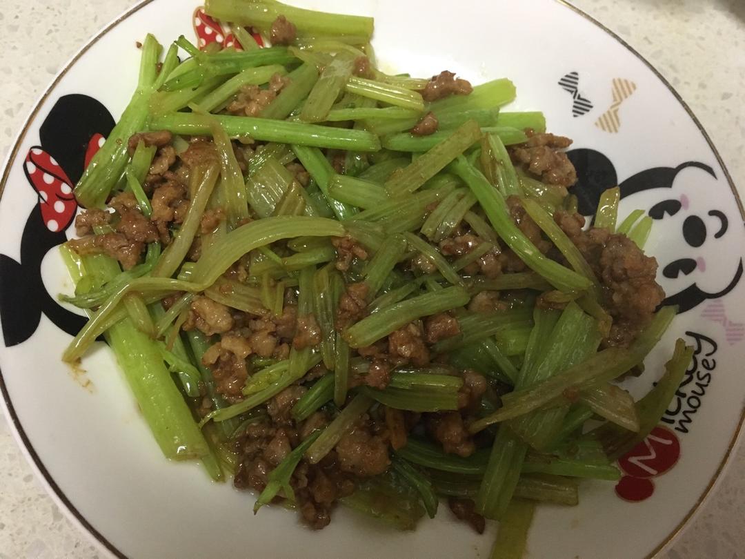 芹菜炒肉末