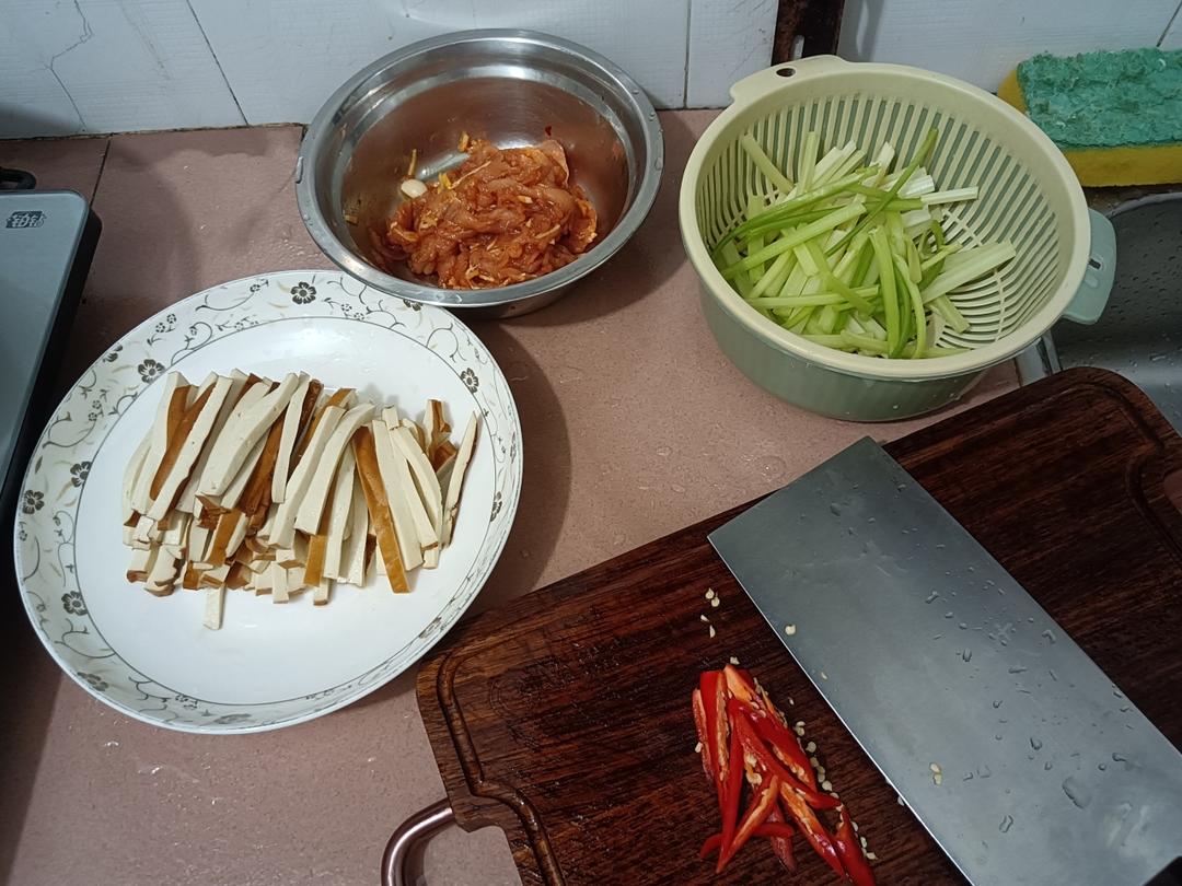 芹菜豆干炒肉丝