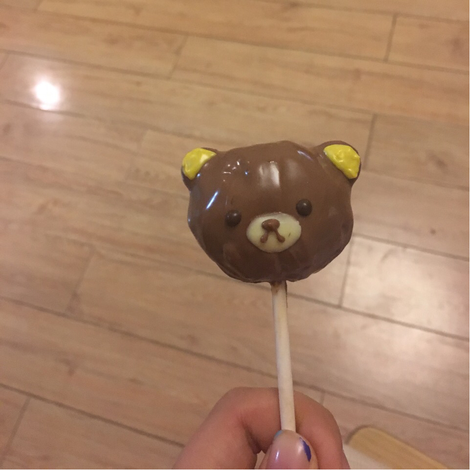 轻松熊棒棒糖蛋糕