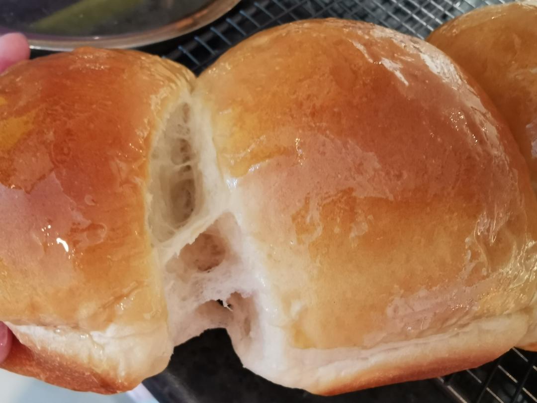 宝宝爱吃的软绵绵的奶香拉丝餐包