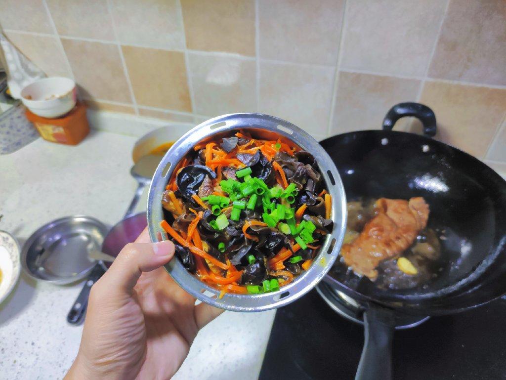好吃的香菇木耳炒胡萝卜