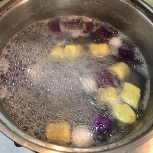 芋圆芒果椰汁西米露的做法 步骤4