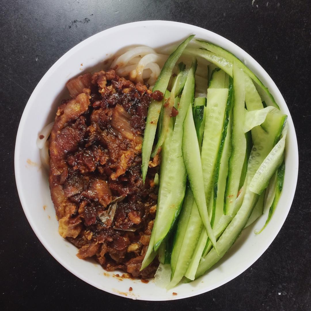 东北鸡蛋炸酱面