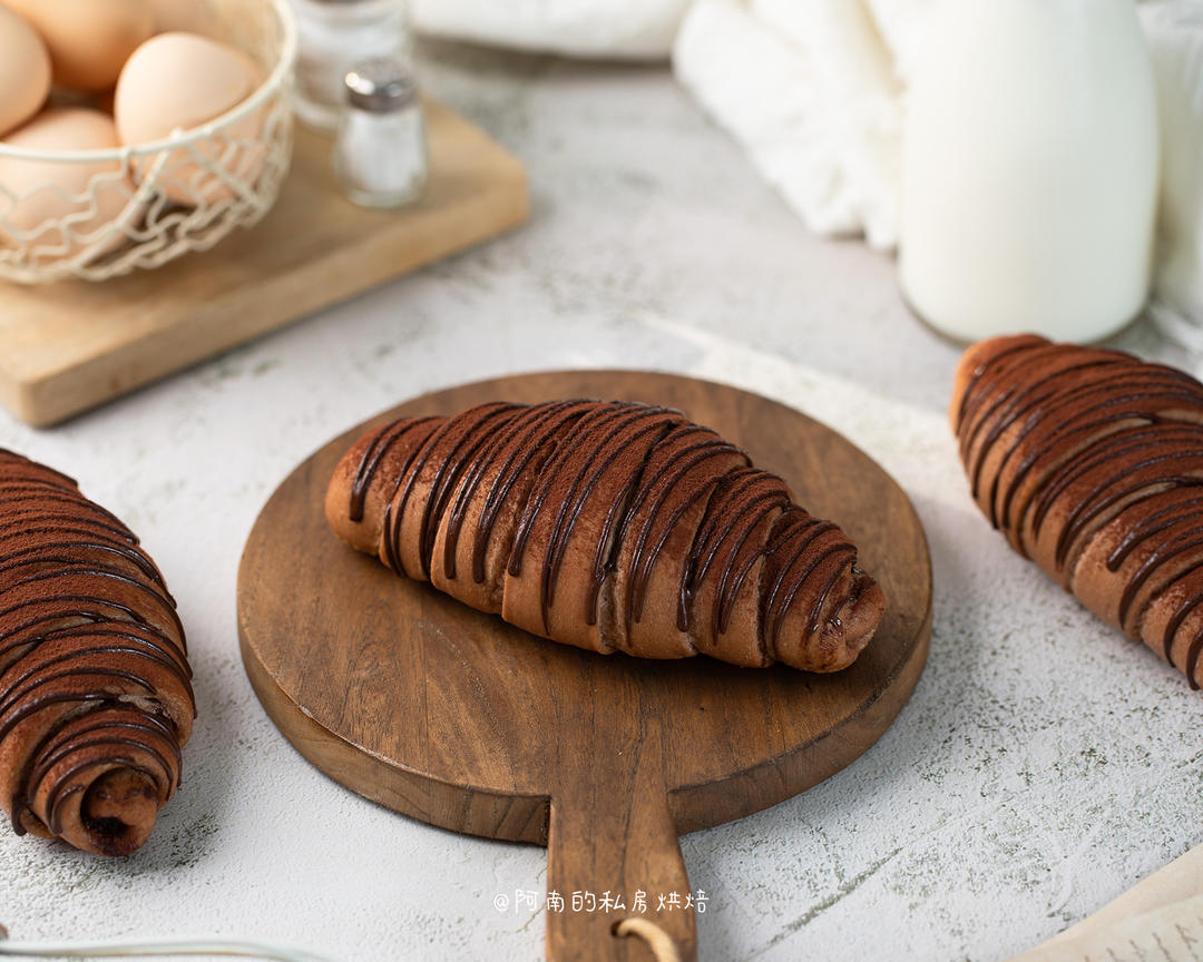 浓郁巧克力：巧克力盐卷面包！