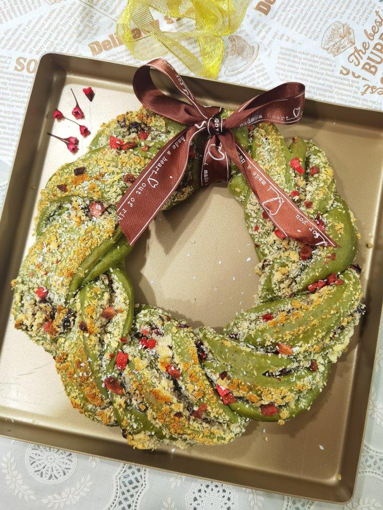 抹茶蔓越莓花环面包