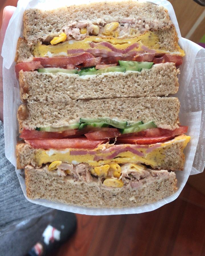 （超柔软的）波兰种红茶全麦吐司