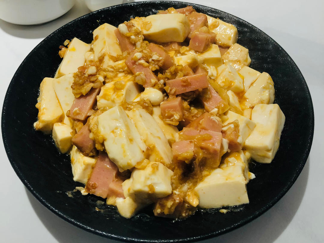 营养又鲜香的咸蛋黄豆腐煲