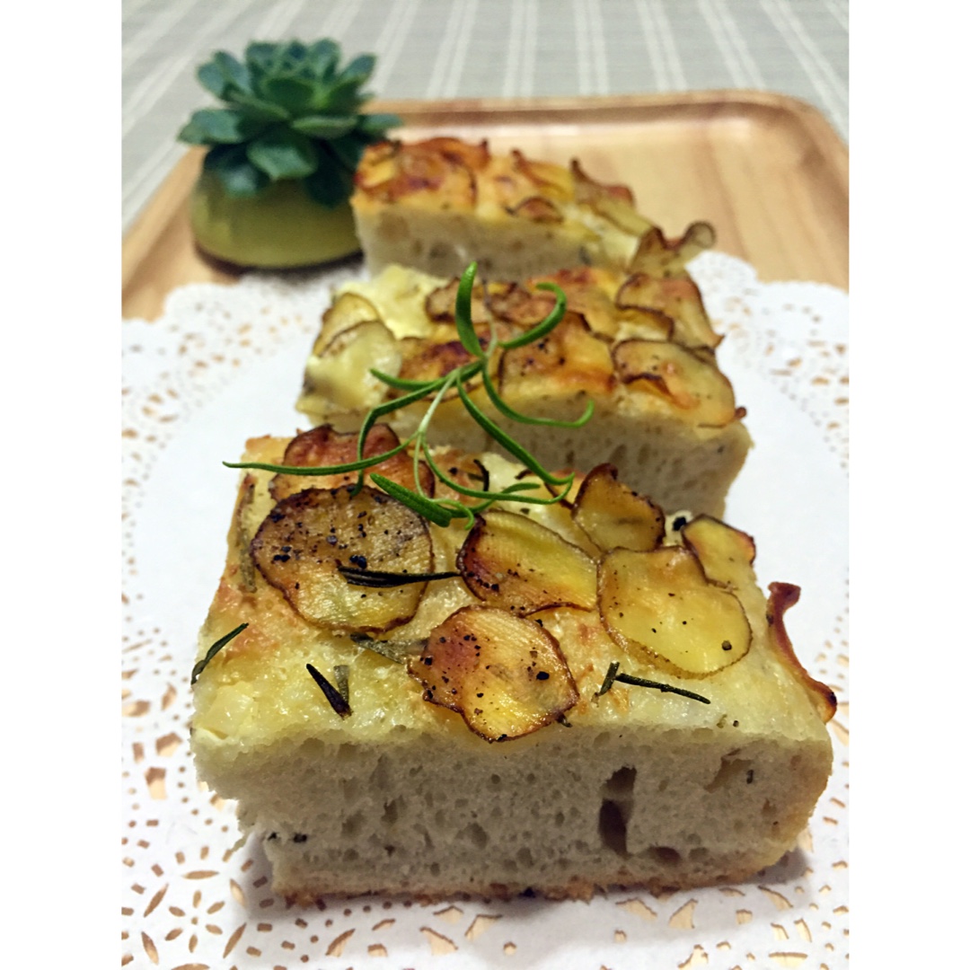 土豆迷迭香佛卡夏（附自制法式鲜奶油creme fraiche）