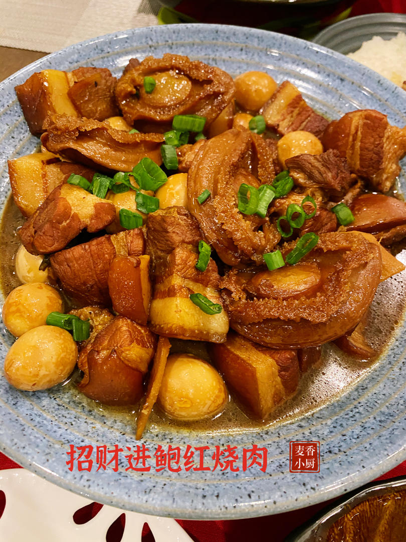 鲍鱼仔鹌鹑蛋红烧肉