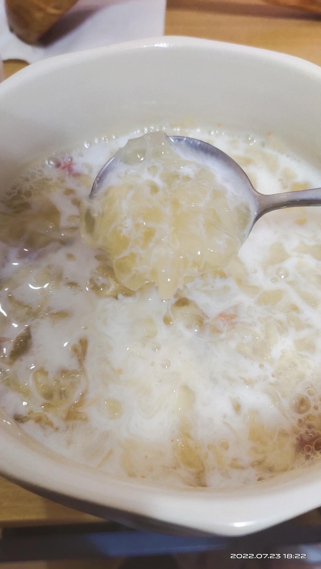 牛奶银耳羹的做法