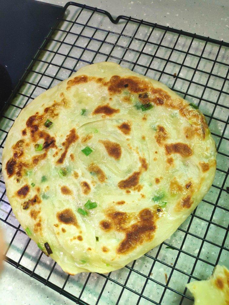 家常鸡蛋葱油饼 凉了也不硬 外酥里软 媲美早餐店 附细节视频详解