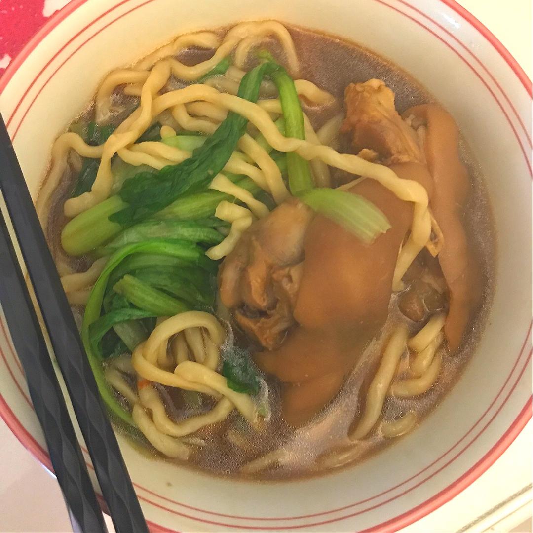猪蹄面（附红烧猪蹄做法）