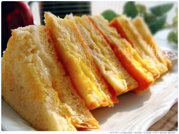 【1分钟鸡蛋三明治】微波懒人早餐的做法