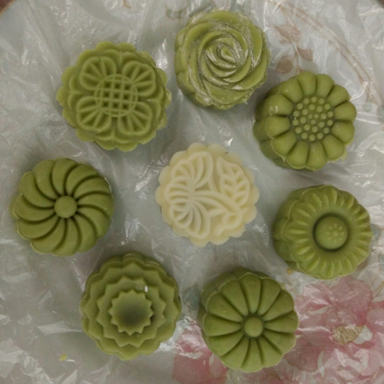 【视】《知味人生》美食视频（8）抹茶红豆沙冰皮月饼