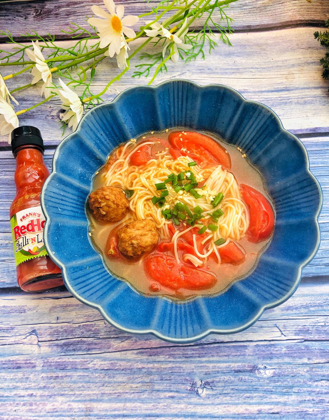 纷乐味美式青柠风味辣椒版—西红柿牛肉丸版面条的做法