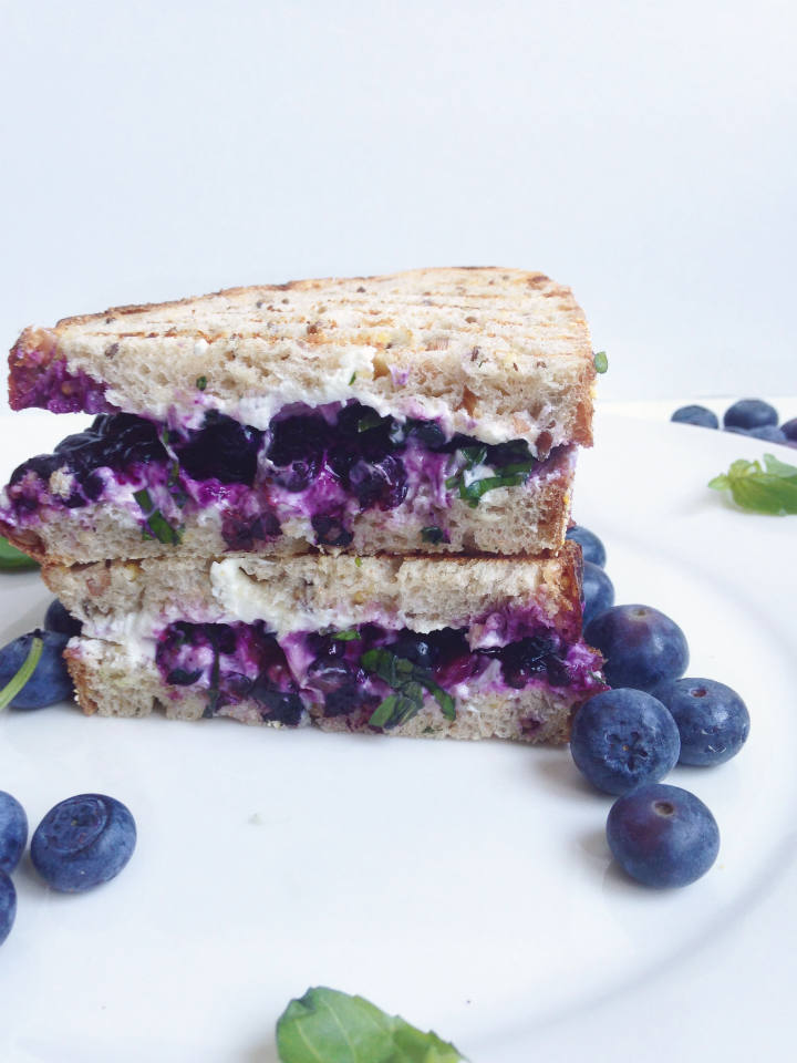 Blueberry Basil & Goat Cheese Panini Sandwich 蓝莓罗勒和山羊奶酪帕尼尼三明治