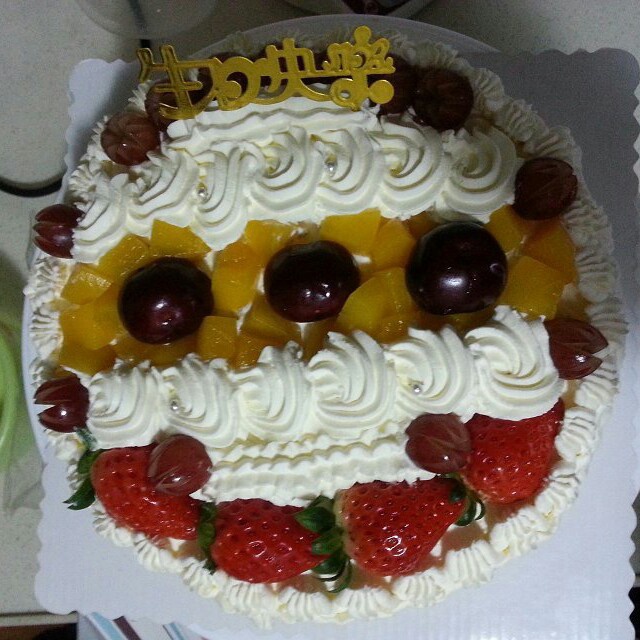奶油水果装饰蛋糕