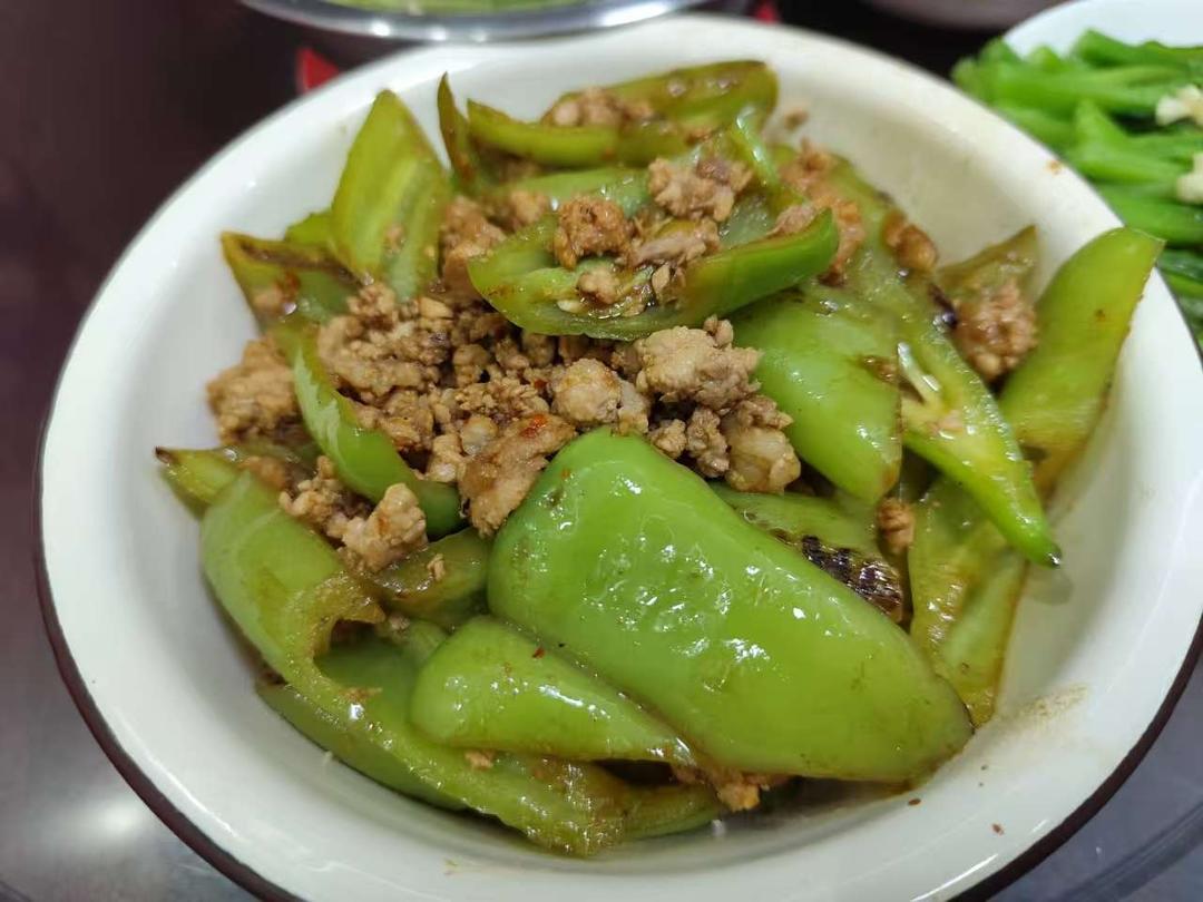 油焖肉末青椒