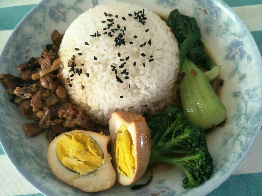洋葱酥卤肉饭