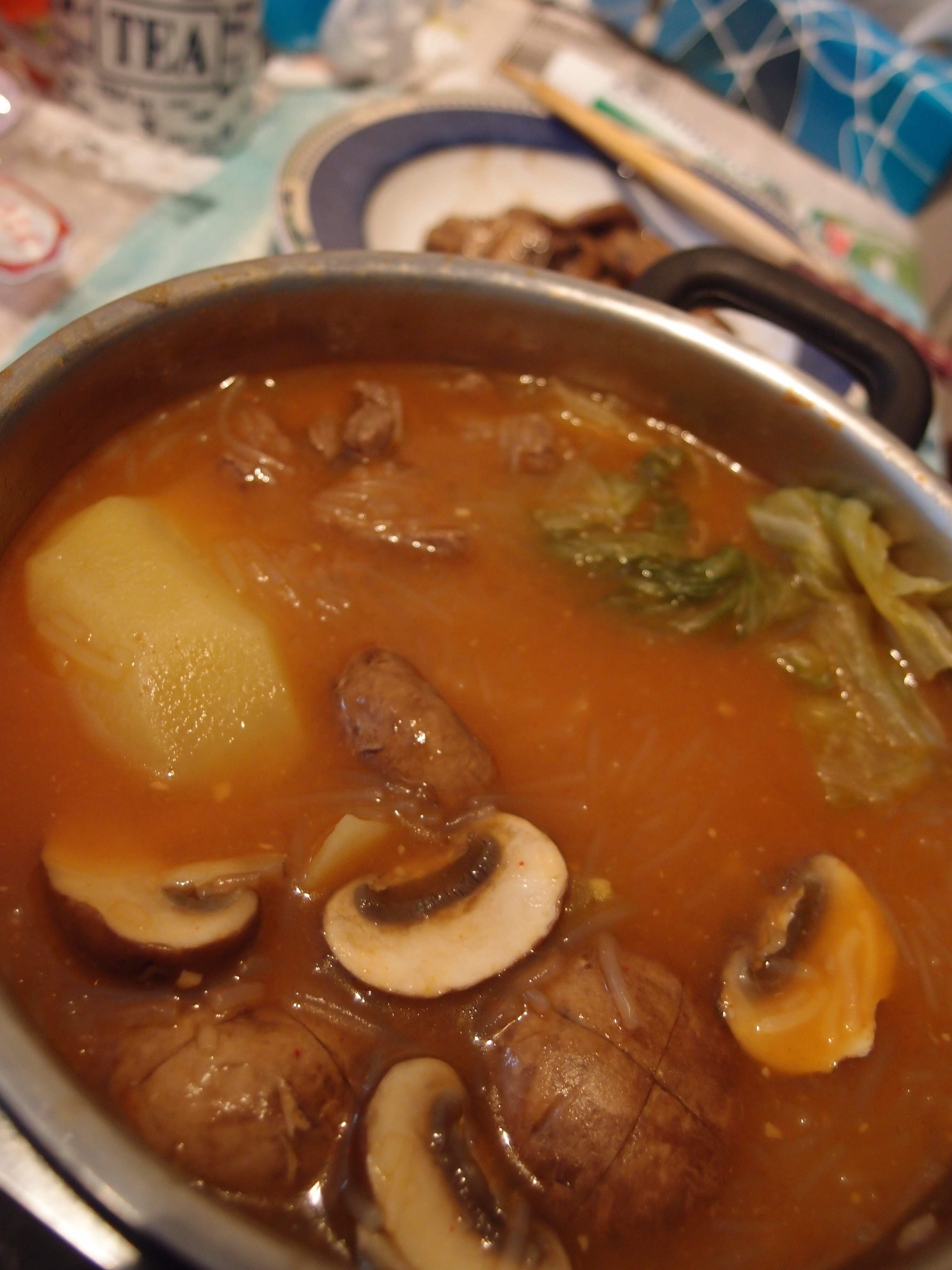韩式鲜菌辣肥牛汤锅