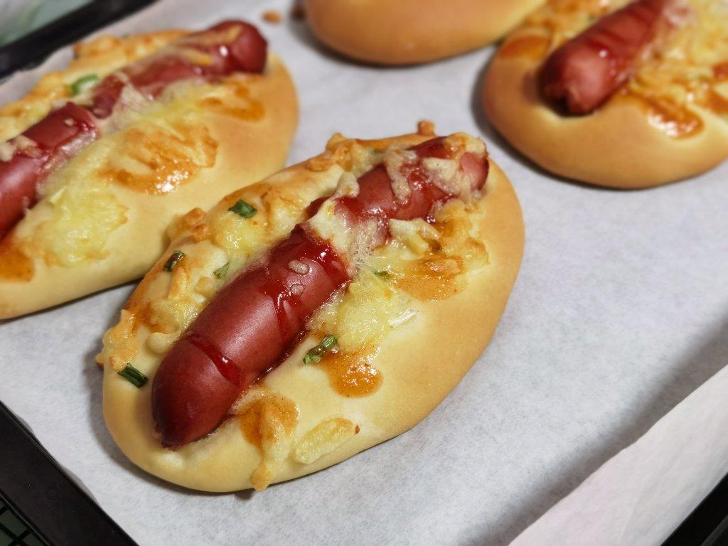 香葱芝士肠仔包（热狗面包）