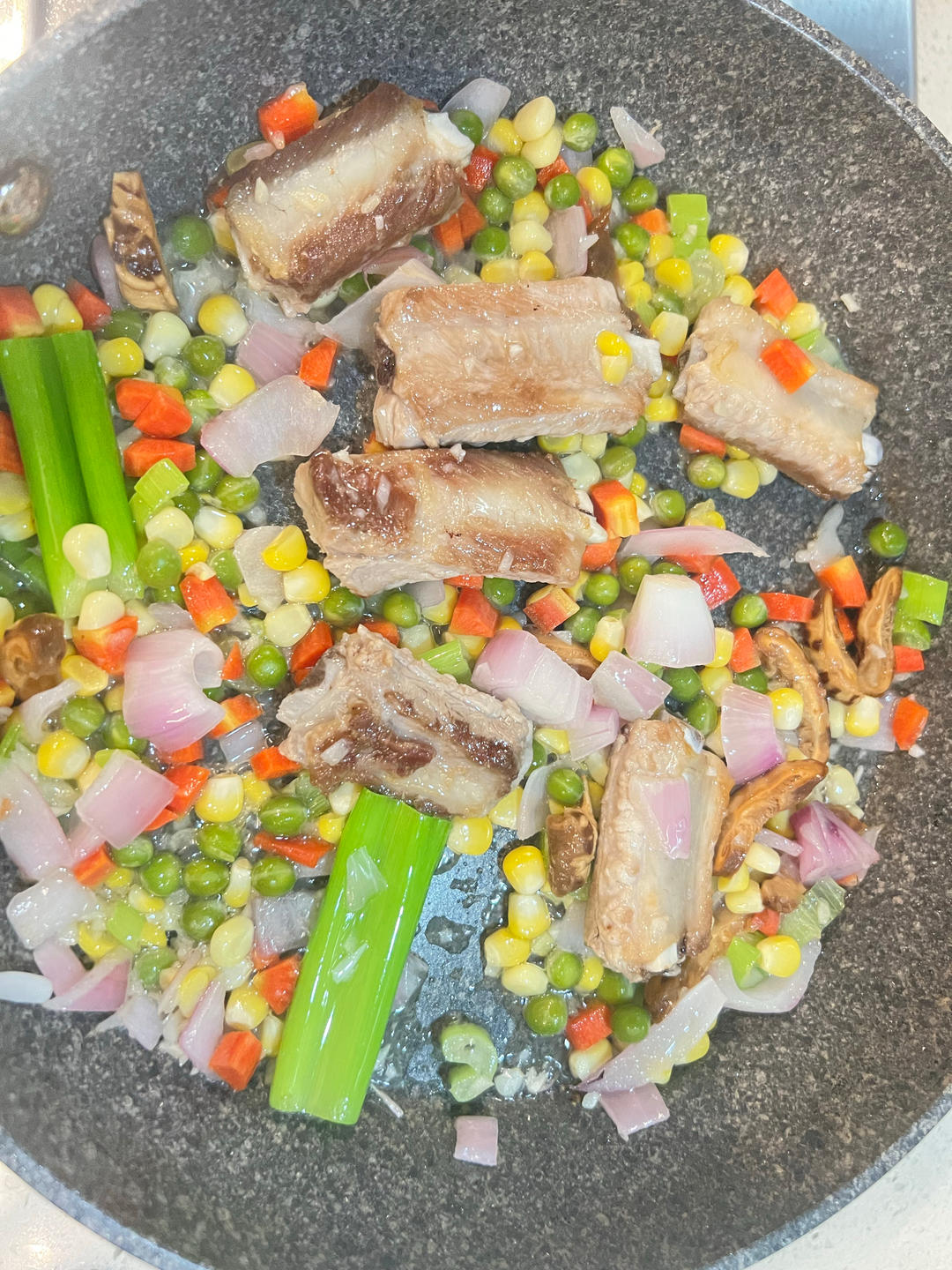 超好吃的懒人排骨焖饭♨️香迷糊了