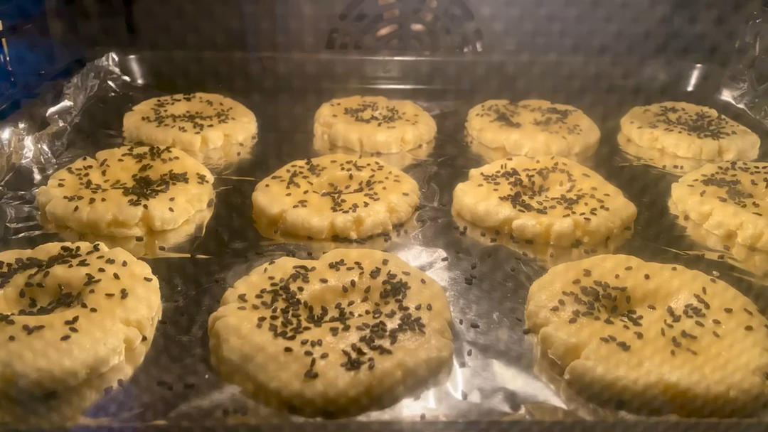 轻轻一按就碎掉的原味桃酥（不输猪油版）