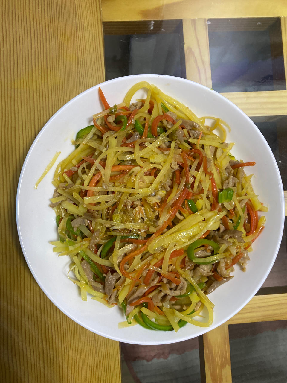 三丝炒里脊（土豆青椒胡萝卜炒肉丝）